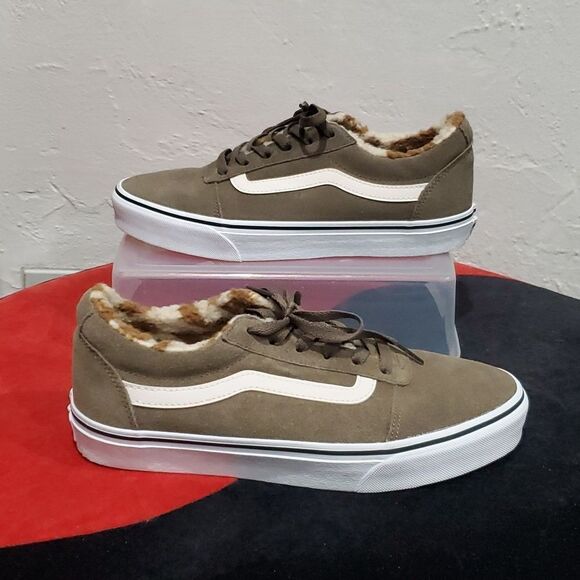 Vans Ward Low Suede Sneakers with Animal Print Sherpa Lining Size 9 - Picture 2 of 12